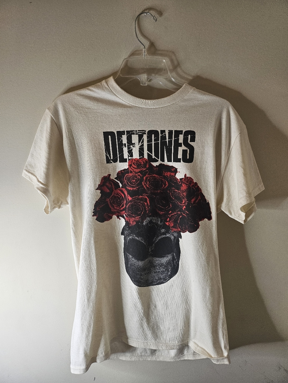 Deftones Graphic Band Tee - Cream with Red & Black Skull Roses